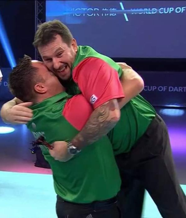 bennyp428's tweet photo. GET IN THERE!!!!!! Fantastic result @Gezzyprice  and @JonnyClay9!!! Wales are the darts champions of the world for the 1st time ever. Diolch boys 🏆🏆🏆🏴󠁧󠁢󠁷󠁬󠁳󠁿🏴󠁧󠁢󠁷󠁬󠁳󠁿🏴󠁧󠁢󠁷󠁬󠁳󠁿 https://t.co/kFi0Oz7Eee