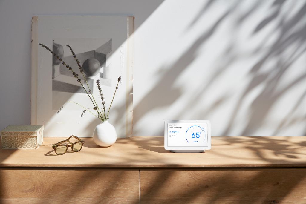 googlemexico's tweet photo. Tu #NestHubMX de @MadeByGoogle presenta un tamaño compacto para que puedas instalarlo fácilmente en cualquier lugar de tu casa 🏡
¿Dónde lo instalarías? 🤔😉
Recuerda que ya está disponible en #GoogleMX ¡Chécalo! → https://t.co/jGzegYxpjC https://t.co/AkMIkAm2YT