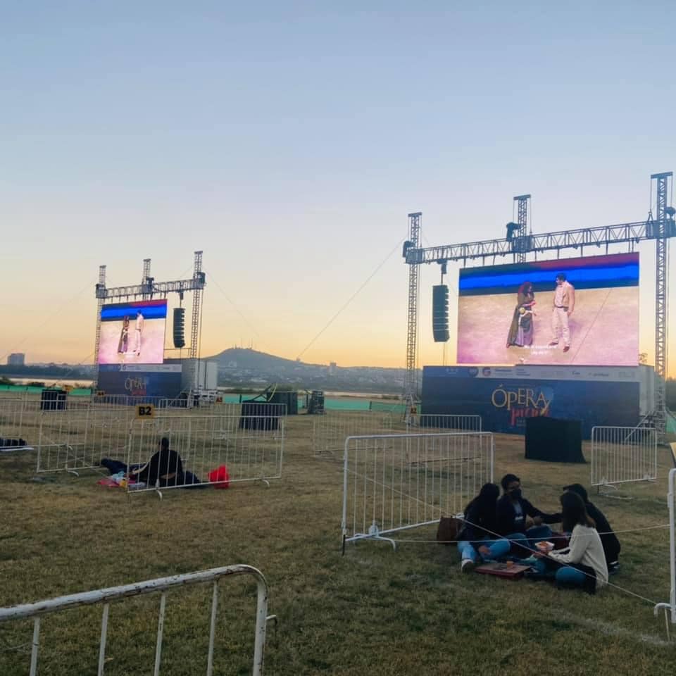 guanajuato's tweet photo. 👏🏻❤️ Fue todo un éxito la segunda edición de #OperaPicnic  🧺 en el @parkmetroleon  de #LeónGuanajuato, se logró disfrutar de la cultura en un espacio seguro 😷💯 #ViveGrandesHistorias https://t.co/sGQSnfgpnY