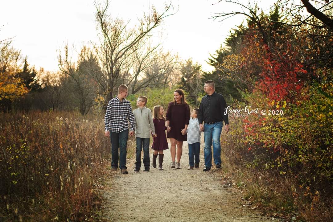 famiewest's tweet photo. Battled the wind last night on a very colorful, warm fall evening with the awesome Cook family. https://t.co/bUIuOhrTQ4