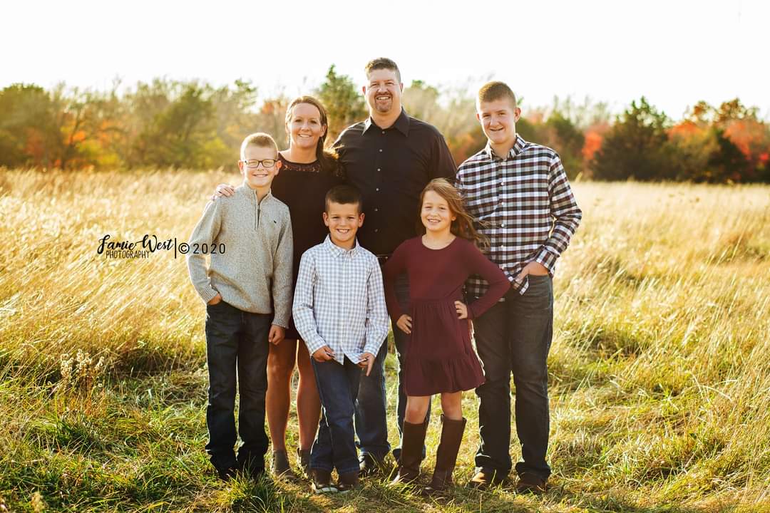 famiewest's tweet photo. Battled the wind last night on a very colorful, warm fall evening with the awesome Cook family. https://t.co/bUIuOhrTQ4