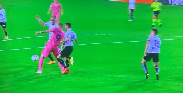 JLS: Real Madrid were denied a penalty after Gaya stomped Benzema & a clear foul on ASENSIO that would've cancelled Valencia's 2nd goal. Real Madrid were denied of both.  #VALRMA