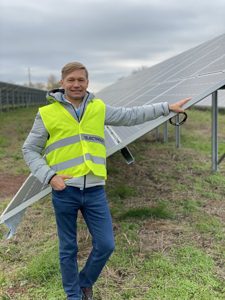 VladSTarasov's tweet photo. 2-nd stage of the #solarcloud project begin. 9 MWT , Ukraine, Ternopol distr., Ivankiv. https://t.co/6O65mzYOEm