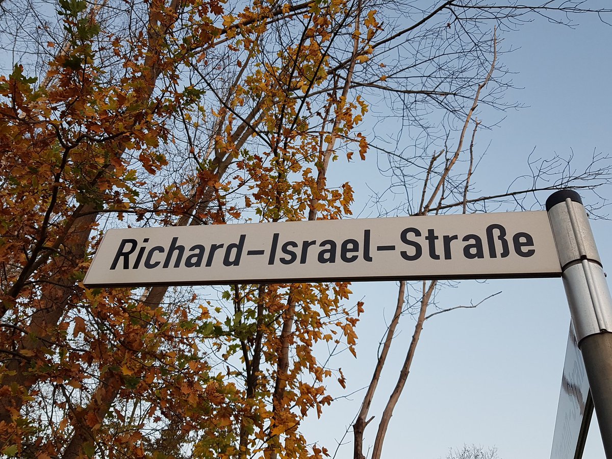 The descendants of the family, many active in Germany's Jewish community, have helped keep alive the memories of Richard, a decorated WWI veteran, & Bianca, who founded an aid group for young mothers & their infants. Schulzendorf named a small street for him