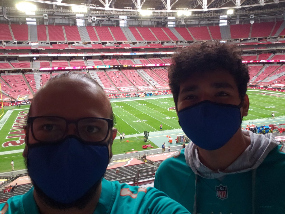 serchqp's tweet photo. ready and inside enemy's territory. #FinsUp #TuaTime https://t.co/iotUuIM7qG