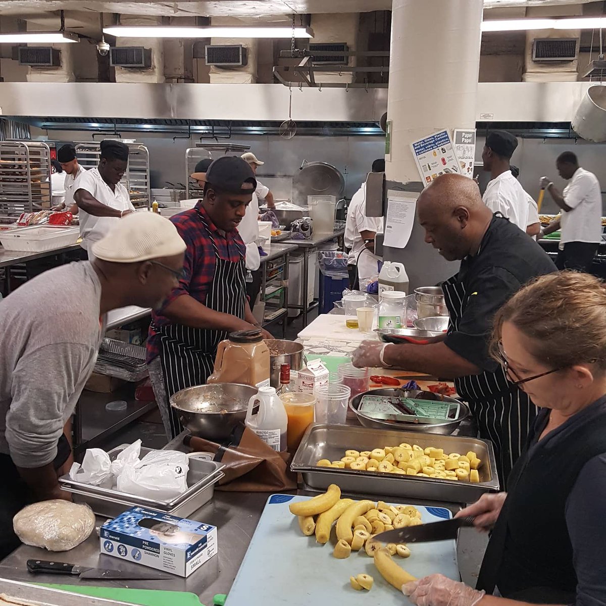 ChefIrie's tweet photo. 2 years ago yesterday, team Jamaica 🇯🇲 took over the #jamesbeardhouse. It was an amazing experience. We cooked our hearts out. Di bikle did sweet. @AppletonRumJA @beardfoundation
#PrivateChef #CookbookAuthor #JamaicanChef #globalcuisine #travelingchef #hirechefirie #goatchops https://t.co/UXkjatuk9i