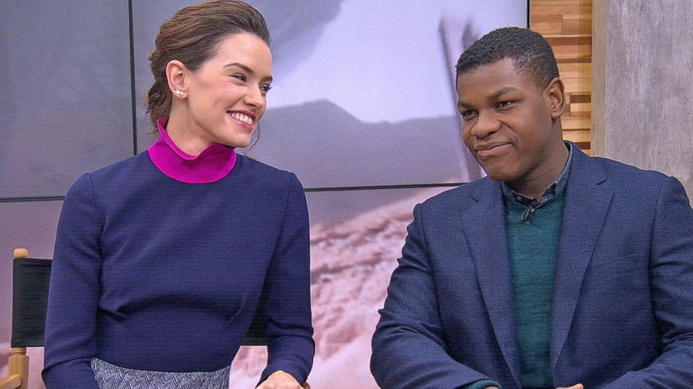 daisy ridley looking at john boyega. a necessary thread: