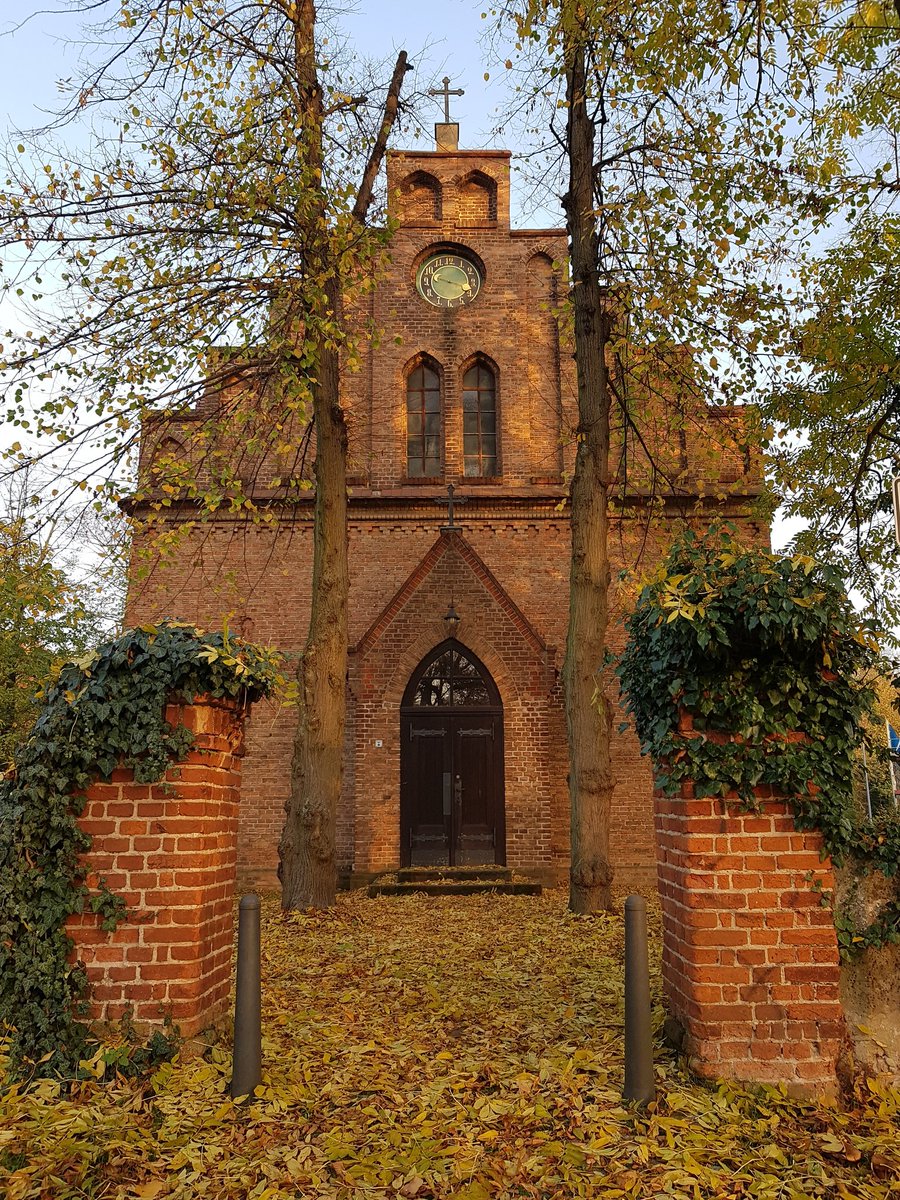 Moritz Israel, scion of a Jewish retail dynasty in Berlin since the 1740s, bought the former feudal estate in the late 19th c and built this Renaissance-style villa. A year later he would give it to his son Richard & bride Bianca as a wedding present