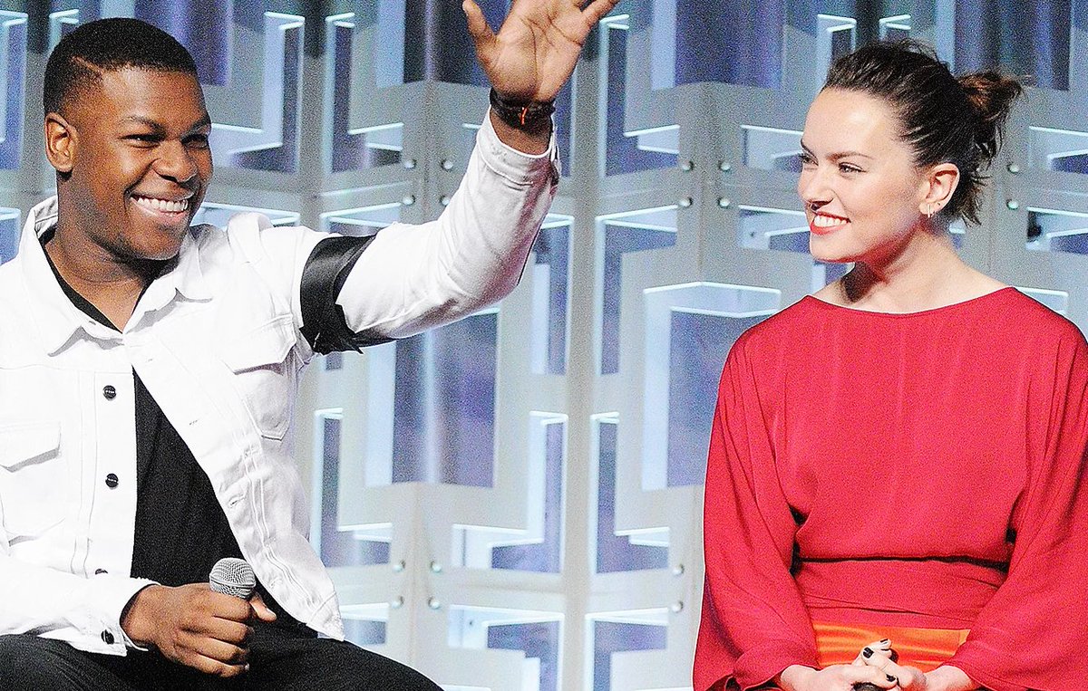 daisy ridley looking at john boyega. a necessary thread: