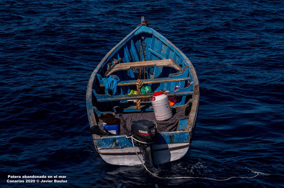 javierbauluz's tweet photo. Solo he podido hacer esta foto tras llegada de 40 barcas Aprox. 2.000 personas #migrantes y #refugiados hoy en puerto Arguineguín #Canarias 

Gracias por la oscuridad, Sr. Marlaska @interiorgob 
#Periodistas Exigimos #LibertadInformación #SinCensuraPrevia https://t.co/4z1ORaan5g https://t.co/0BEpzMbYjs