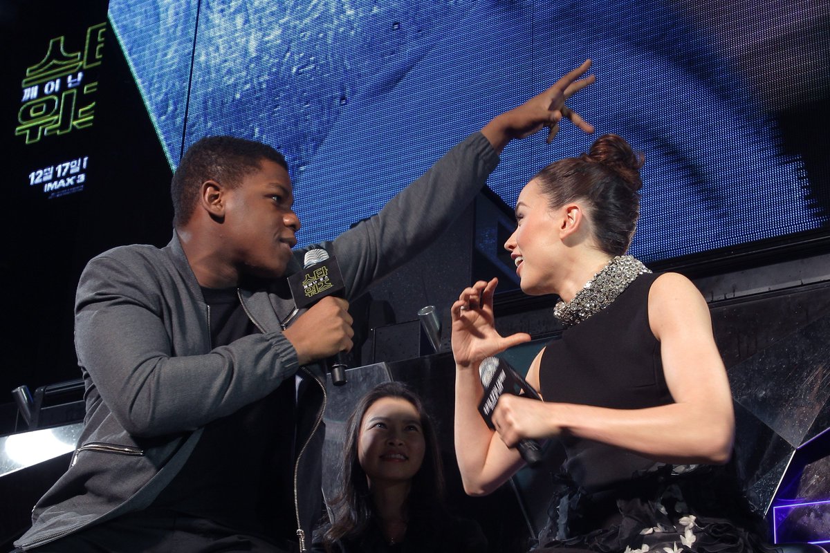 daisy ridley looking at john boyega. a necessary thread: