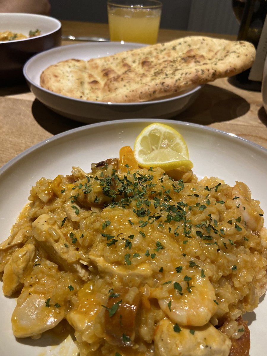MrsRyddles's tweet photo. @SarahMillican75 Pie looks fab! We had homemade paella! 🥘 There’s not many things I can cook, so good to roll out a classic every once in a while! https://t.co/CoxQRkojGD