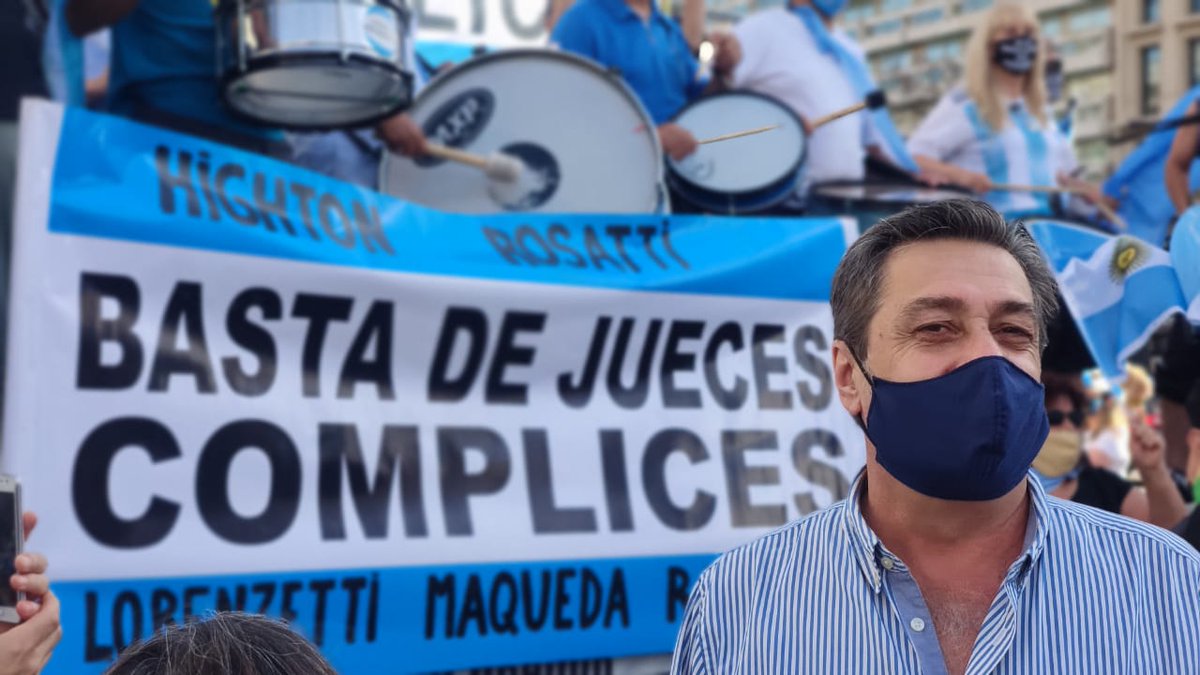 AlvarodLamadrid's tweet photo. La gente no se expresa más sólo cada 4 años, sino que sale a la calle a defender el país y el futuro. Cómo dirigentes estamos y nos expresamos porque sabemos lo que está en juego. Está en peligro la democracia. Si perdemos la justicia muere la democracia.#8NTodosALasCalles #8N https://t.co/joDnv64OYh