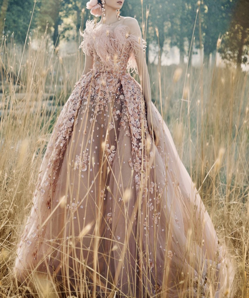 femmeduart's tweet photo. Elie Saab FW20 Couture https://t.co/Bp73HuAlDn