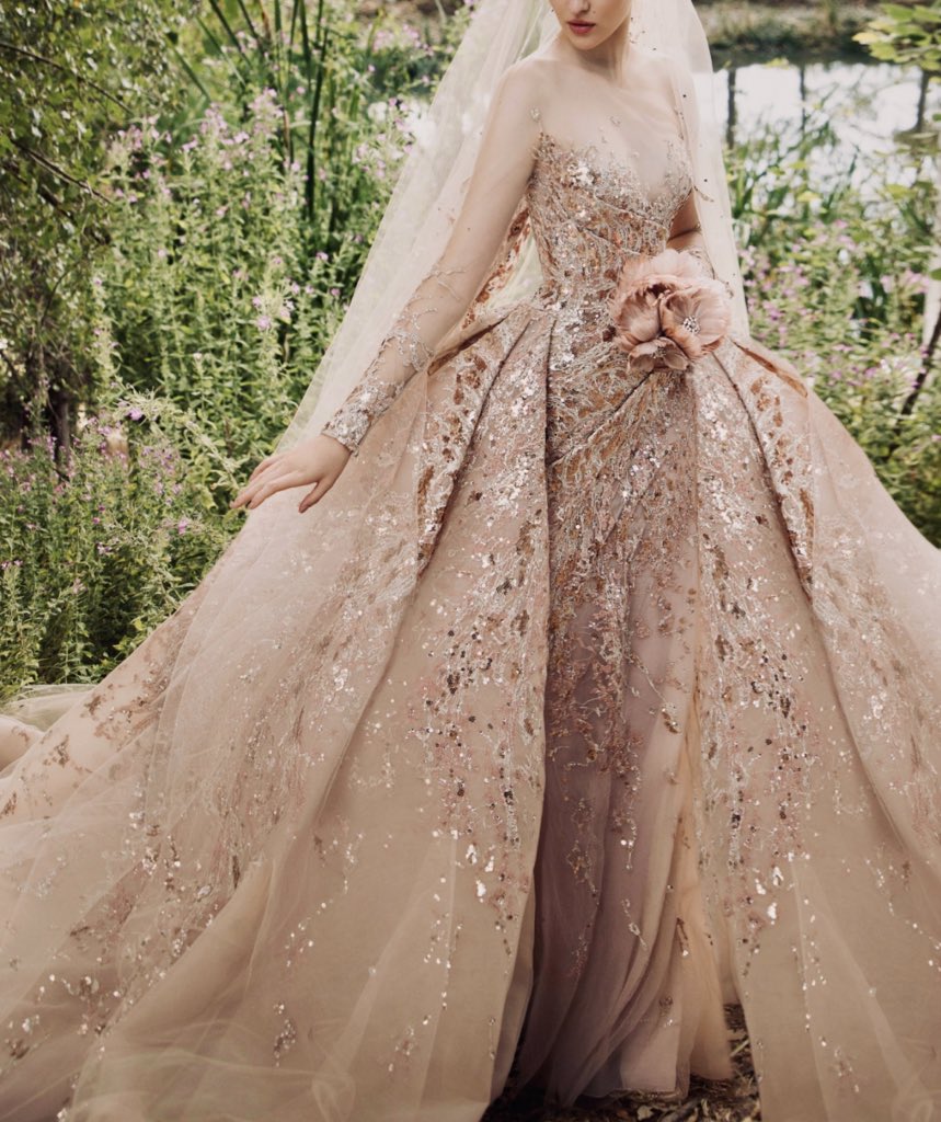 femmeduart's tweet photo. Elie Saab FW20 Couture https://t.co/Bp73HuAlDn
