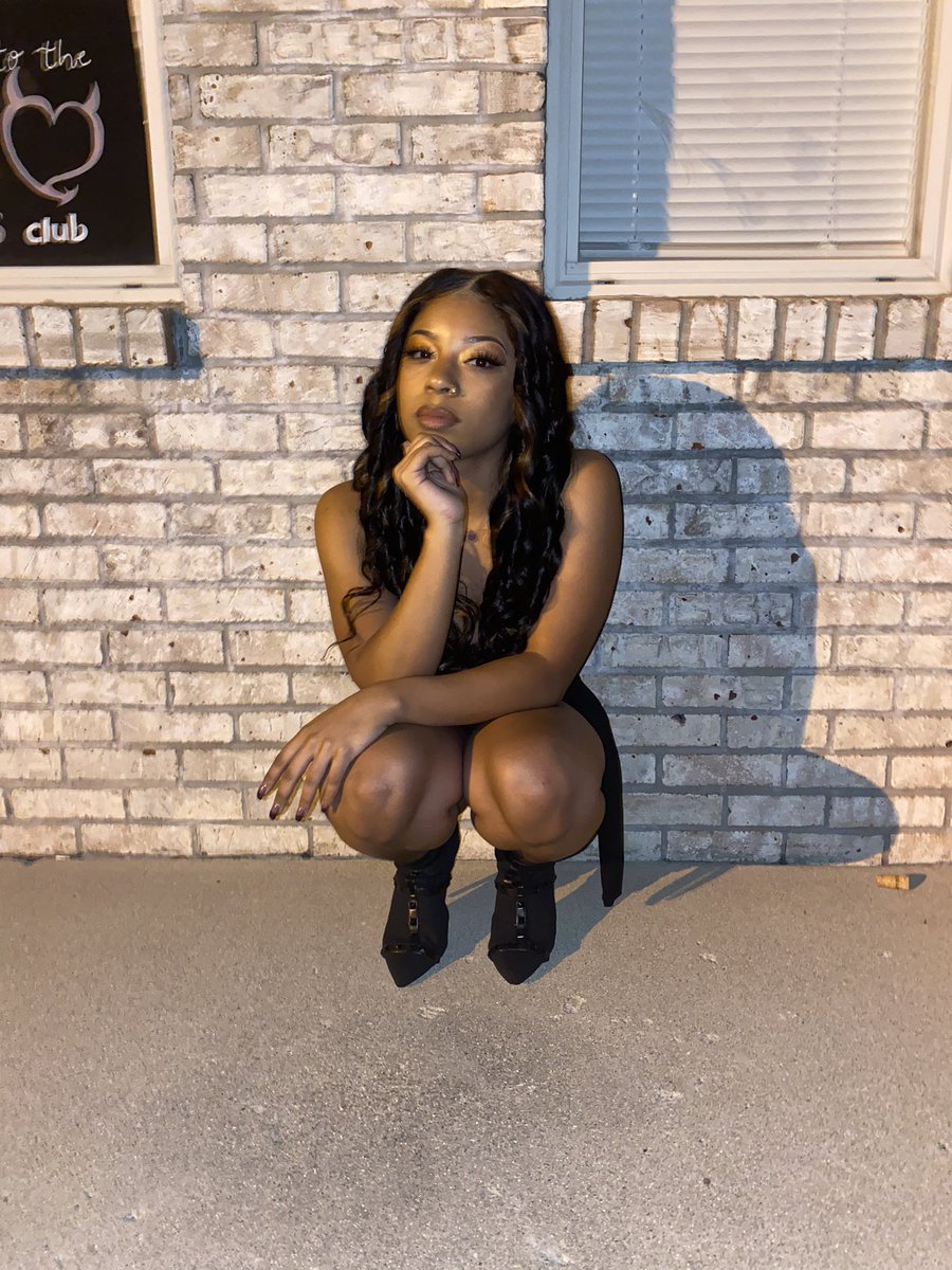 KeyMakika's tweet photo. Strike a pose 😍make em mad 😡 Ion gotta try I’m Naturally Bad ❤️😍💋 https://t.co/0t90hX17Mt