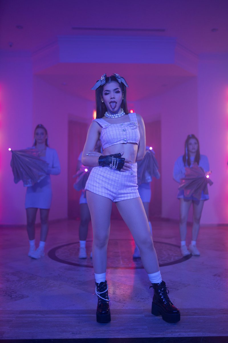 keniaos's tweet image. 💕👛🎀.