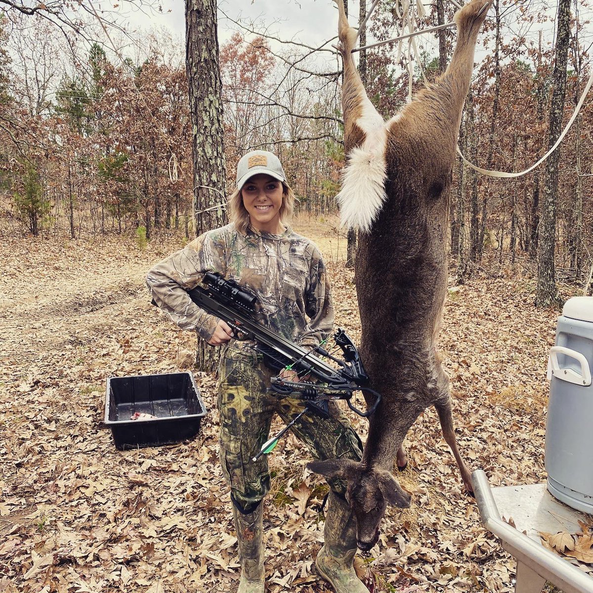 RikkiLyn01's tweet photo. first bow kill 2020 ♥️ Thankful to say I have the ability to put food on my family’s table. to me it’s a lifestyle! #Godsanimals #builttofeed #livelyhood https://t.co/p5M1zb6YU8