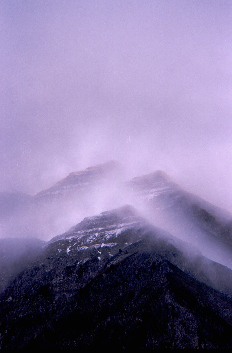 ChloeCoislier's tweet photo. Comme une envie de repartir, loin et haut. Quel est votre endroit préféré en France ? 
#chloecoislier #lacdelasassiere #tignes #montaiguille #paysagefrançais #photographicart #landscapephotography #35mmfilm https://t.co/ipYLb0yfea