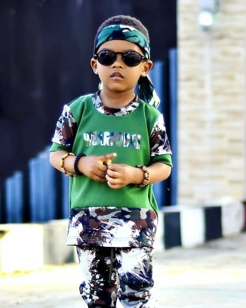 ElcharlesI's tweet photo. Hi sir/ma'am, my name is Zoe. I'm 2 years old, from Edo state, I live in Lagos. I am a model, a brand ambassador of #ElCharlesDezings. I am interested in modelling deals. Am under #ElCeeModels management: 08169463463/08050961963. Photo credit: #PhotoboyStudios https://t.co/koliHR4e9v