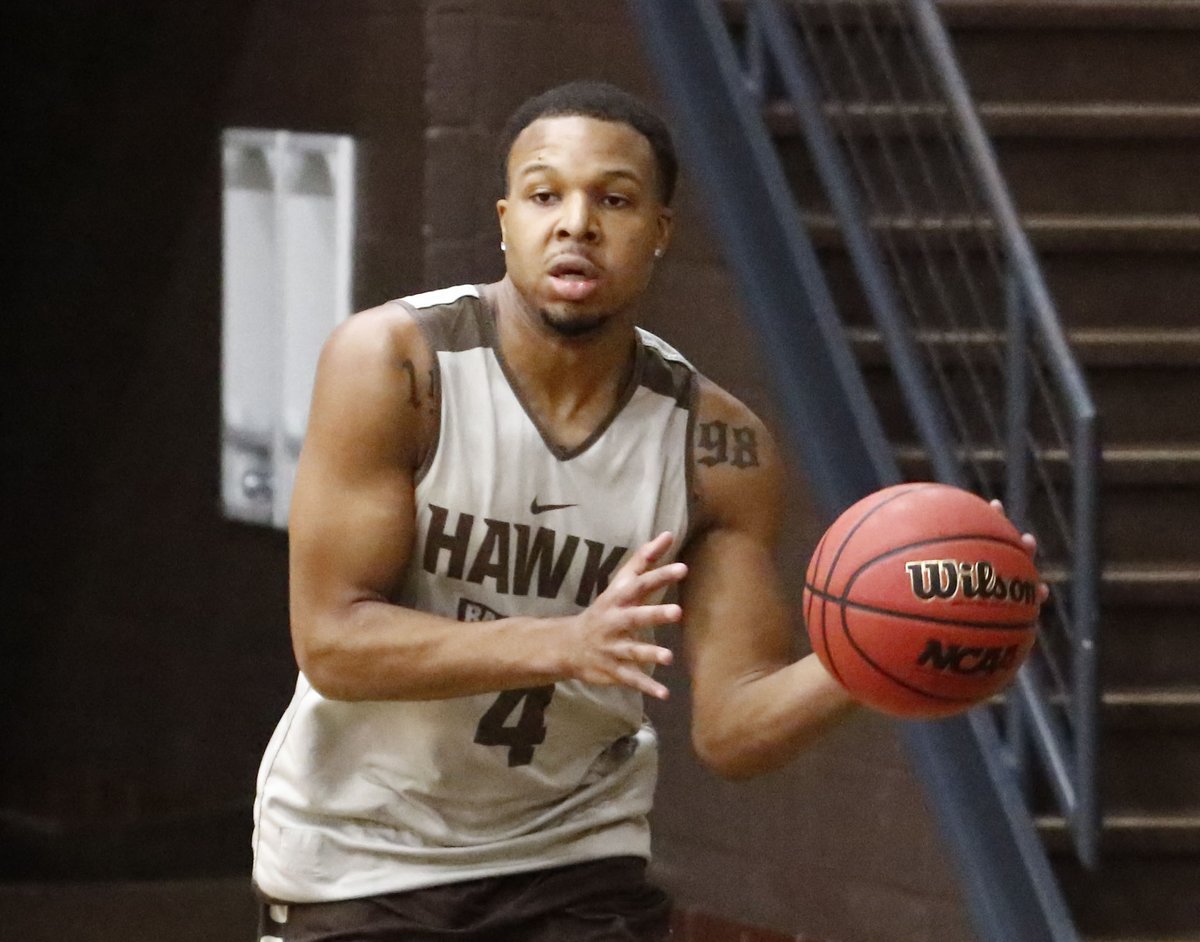 SchuckSports's tweet photo. Here are some images from @QUHawksMBB workout Sunday at Pepsi Arena. https://t.co/mes7R3R8e0