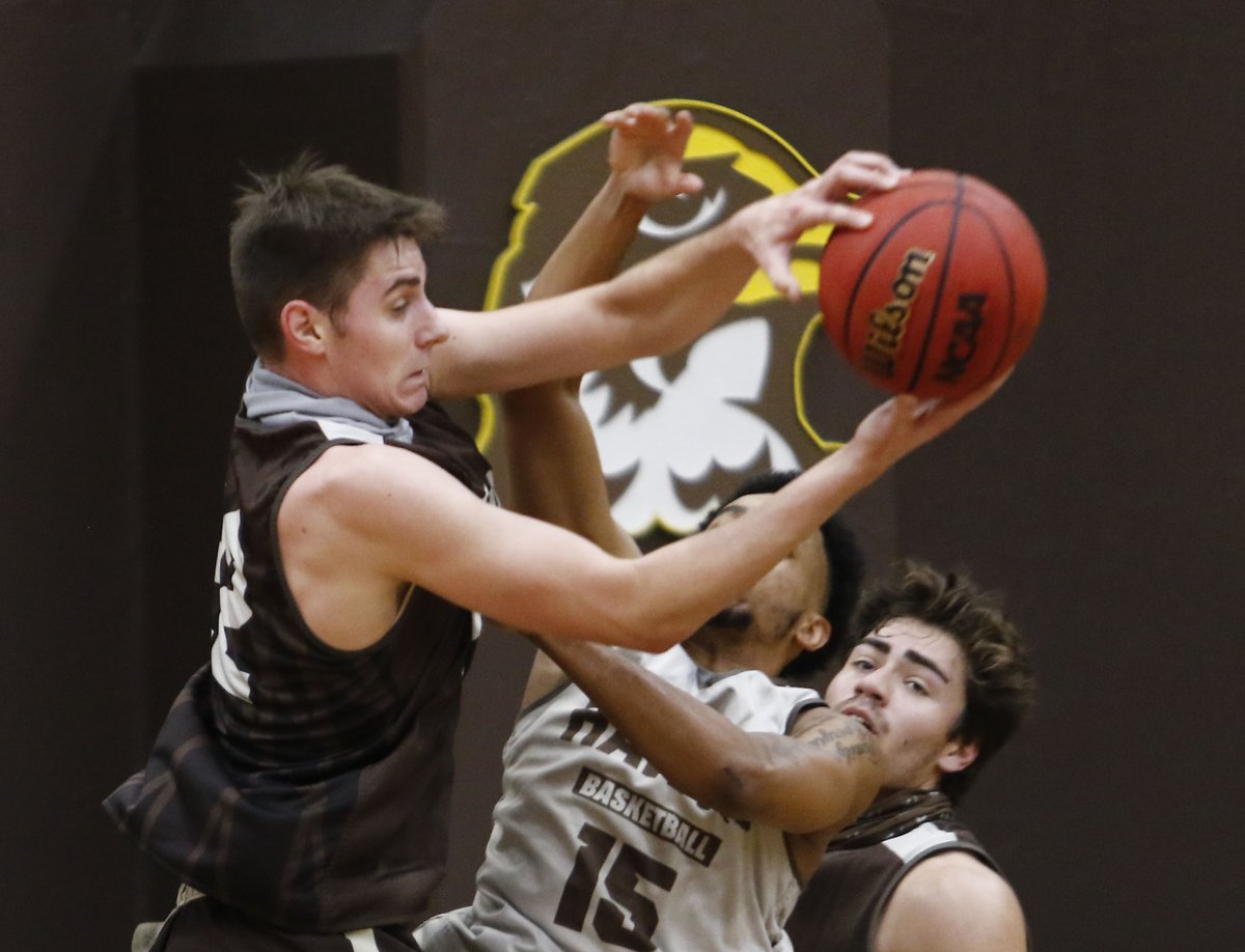 SchuckSports's tweet photo. @QUHawksMBB And here are some more images https://t.co/unxqlqryGH