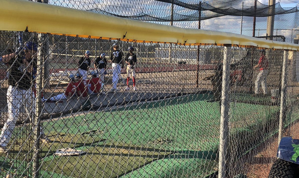 BlueprintBBall_'s tweet photo. @BlueprintBBall_ 16U &amp; 17U taking advantage of 80 degrees in November. #TrainingNeverStop #WorkingTowardNextLevel #BlueprintNation @lapesadilla007 @Darnally @mclaurymike1 @johnriedling https://t.co/qAmgsBwIHk