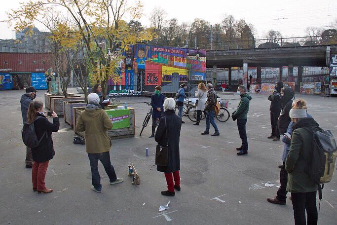 fteuscher's tweet photo. «Bern für alle» Auf einem spannenden Rundgang durch die Stadt zeigte uns Karin Jenni, Co-Leiterin der Berner Beratungsstelle für Sans-Papiers, wo und welche Schwierigkeiten Sans-Papiers im Alltag begegnen.
#teamteuscher #teuscherbewegt #wahlenbern #wahlenbe20 #wahlbern2020 https://t.co/VIO07mZIZq