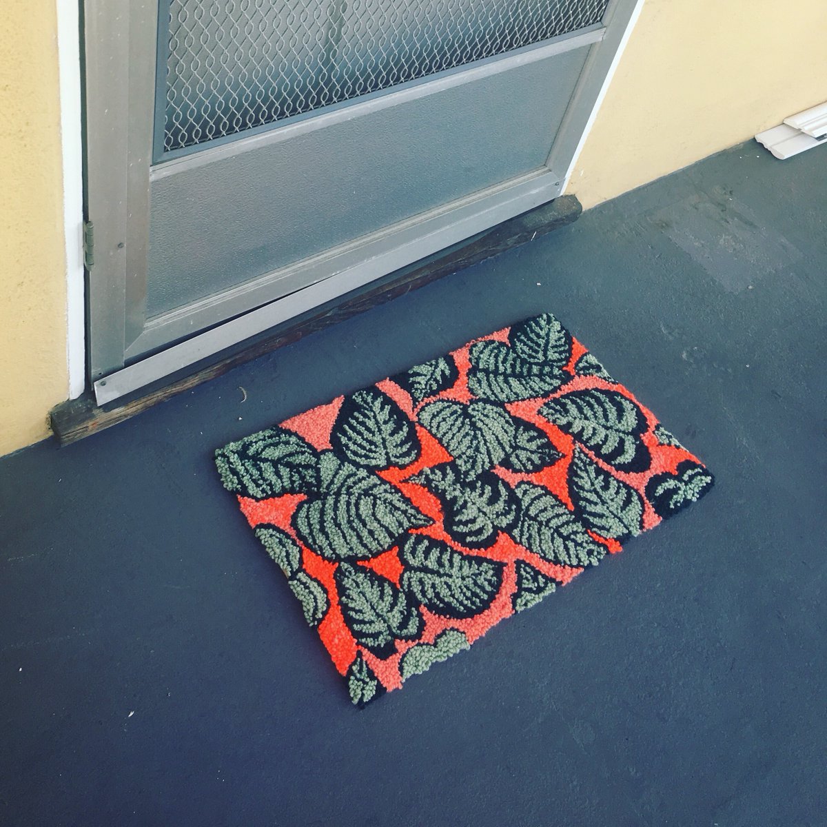 BethyBSQU's tweet photo. I have a few slots open for rug commissions, if anyone wants to get their beloved a totally sick fiber art for the winter giftgiving holiday of their choice. DMs open https://t.co/Qb2WDzkL5l