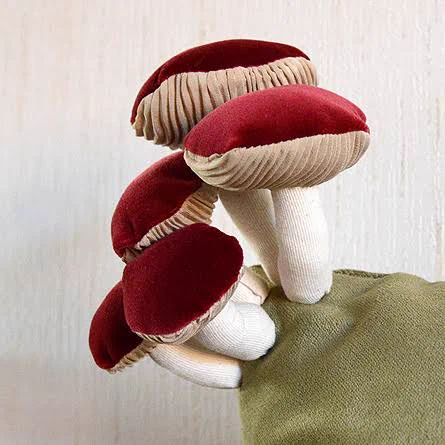 ときめく可愛さ。「Fungimaaのきのこ生えてるクッション」やばばば。かわわわ。