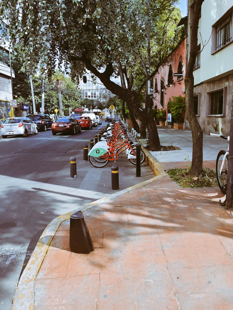 ANTONIOTHEMOON's tweet photo. @ecobici @MHcesac @vromog Apelamos a su buen juicio!!! , al respeto del espacio público, al decremento del uso de la ecobici por la nueva normalidad y al  NO ser urgente  extender el servicio actual y perjudicar al vecino de la Col. Escandon. https://t.co/6c3B0KENo1
