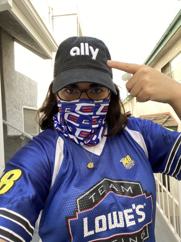 MikaylaWish's tweet photo. Heyyy @RutledgeWood I’m cheering on @chaseelliott from Burbank, CA to win his 1st Championship and honoring @JimmieJohnson in his last race of his career ❤️😀 #HeyRut https://t.co/JoPgPWfv7B