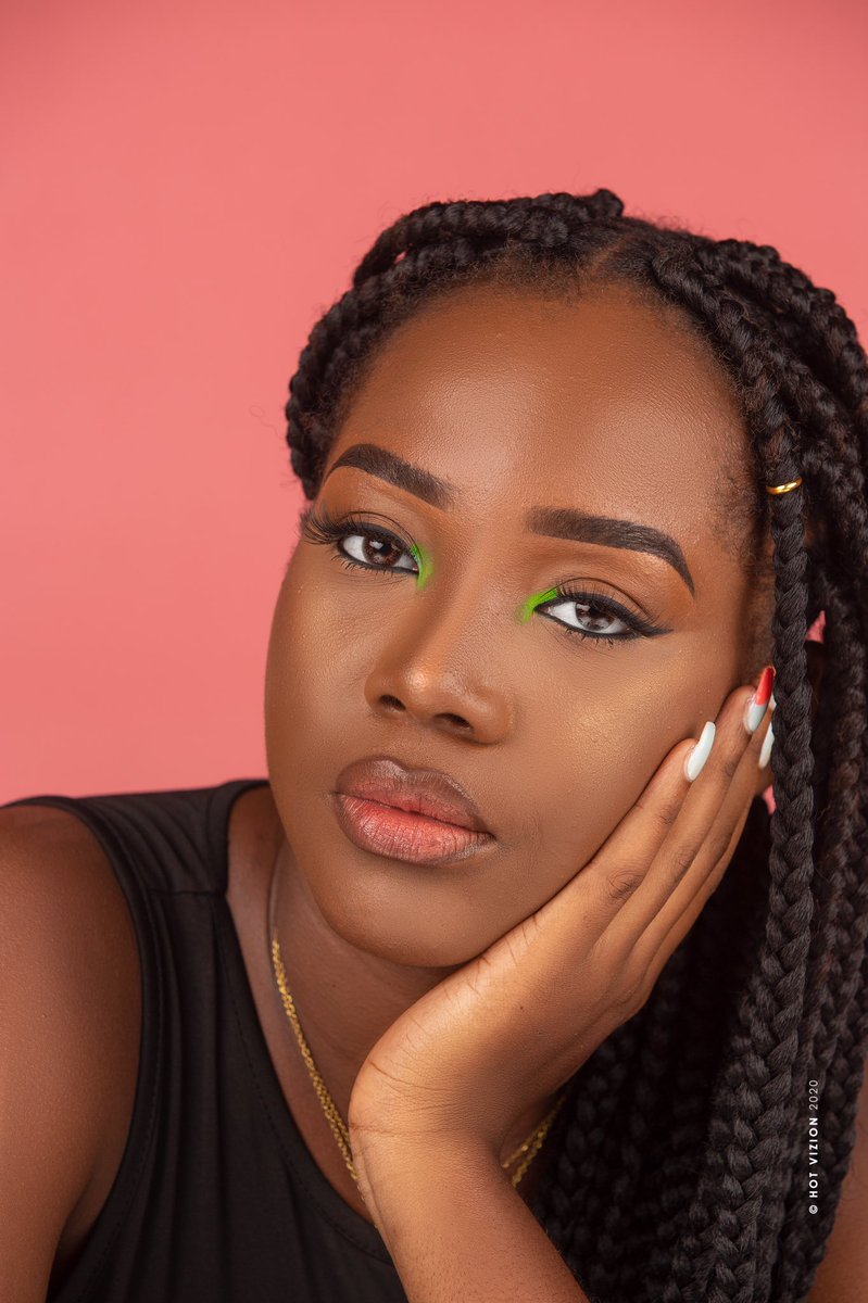 Armandsneazzy7's tweet image. Il faisait chaud et la SNEL jouait son rôle a merveille à nous priver d’électricité du coup la dame boudait parcequ elle avait chaud jusqu’à ce que je lui vole le sourire . #StudioShoot #AD600 #HotVizion