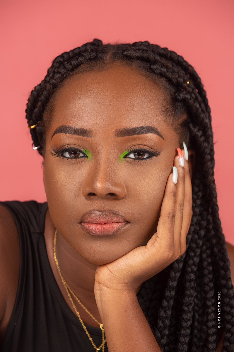 Armandsneazzy7's tweet image. Il faisait chaud et la SNEL jouait son rôle a merveille à nous priver d’électricité du coup la dame boudait parcequ elle avait chaud jusqu’à ce que je lui vole le sourire . #StudioShoot #AD600 #HotVizion