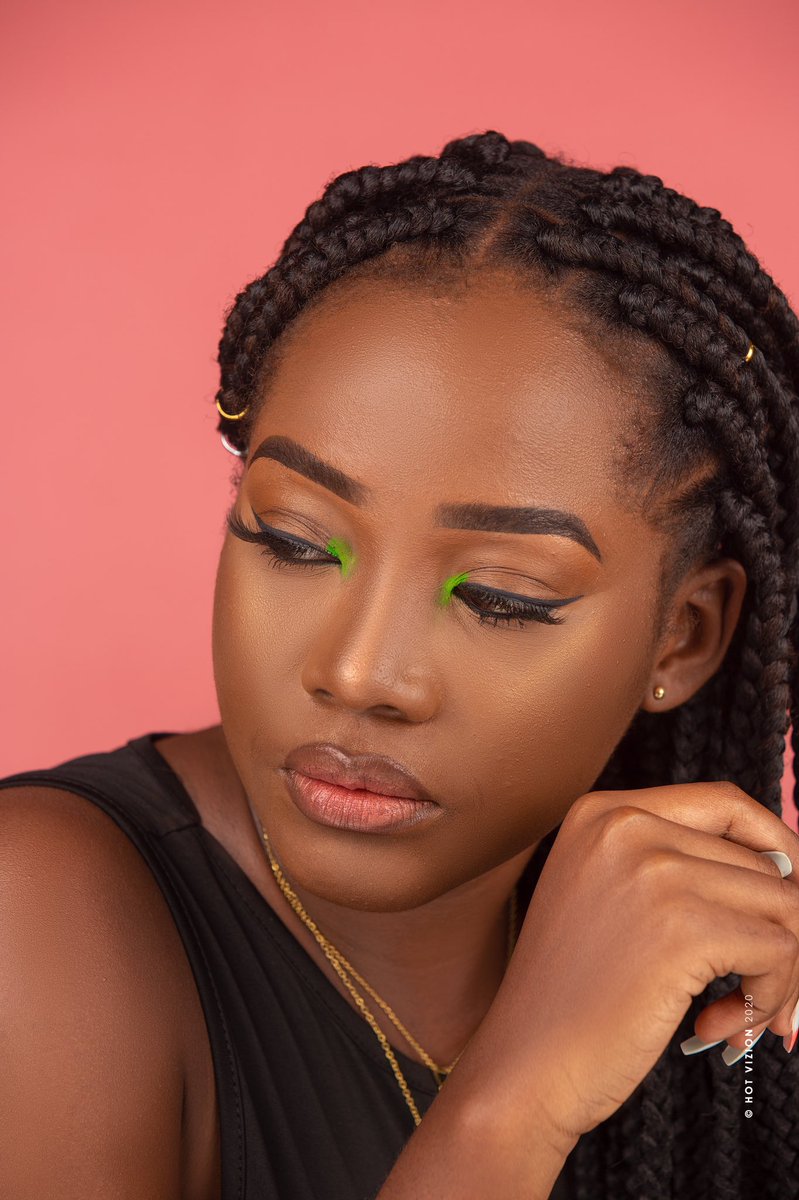 Armandsneazzy7's tweet image. Il faisait chaud et la SNEL jouait son rôle a merveille à nous priver d’électricité du coup la dame boudait parcequ elle avait chaud jusqu’à ce que je lui vole le sourire . #StudioShoot #AD600 #HotVizion