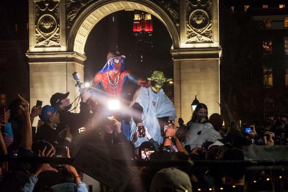 pwbuehler's tweet photo. Biden victory celebrations in Washington Square Park #Election2020 #WashingtonSquarePark #walloflies @radiofreebk https://t.co/Sy0OXTO96x