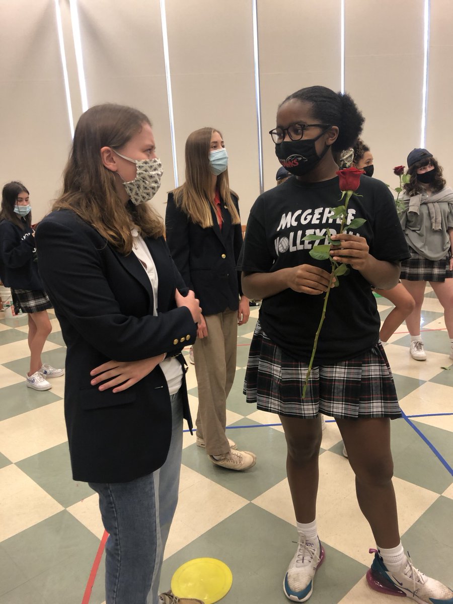 mcgeheeschool's tweet photo. After days and days of providing the freshmen with special clues and special treats, the junior class enjoyed 'the big reveal' on Friday with their little sister class, the 9th grade. This year's theme was 'The Bachelor' and big sisters revealed thems...
#sisterhood
#leadingwomen https://t.co/07uvK9EUN5