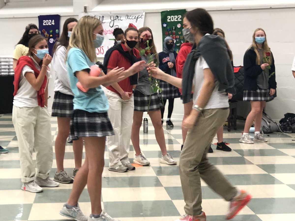 mcgeheeschool's tweet photo. After days and days of providing the freshmen with special clues and special treats, the junior class enjoyed 'the big reveal' on Friday with their little sister class, the 9th grade. This year's theme was 'The Bachelor' and big sisters revealed thems...
#sisterhood
#leadingwomen https://t.co/07uvK9EUN5