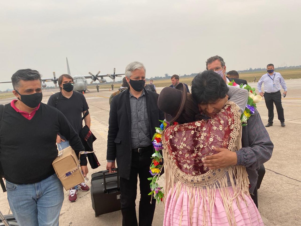 triunfo79's tweet photo. #Bolivia 
Recibe con mucha alegria al gran @evoespueblo 
después de 11 meses de estar lejos de su tierra y de su gente.
#BoliviaRecuperaSuDemocracia https://t.co/GDs4nPRP9j