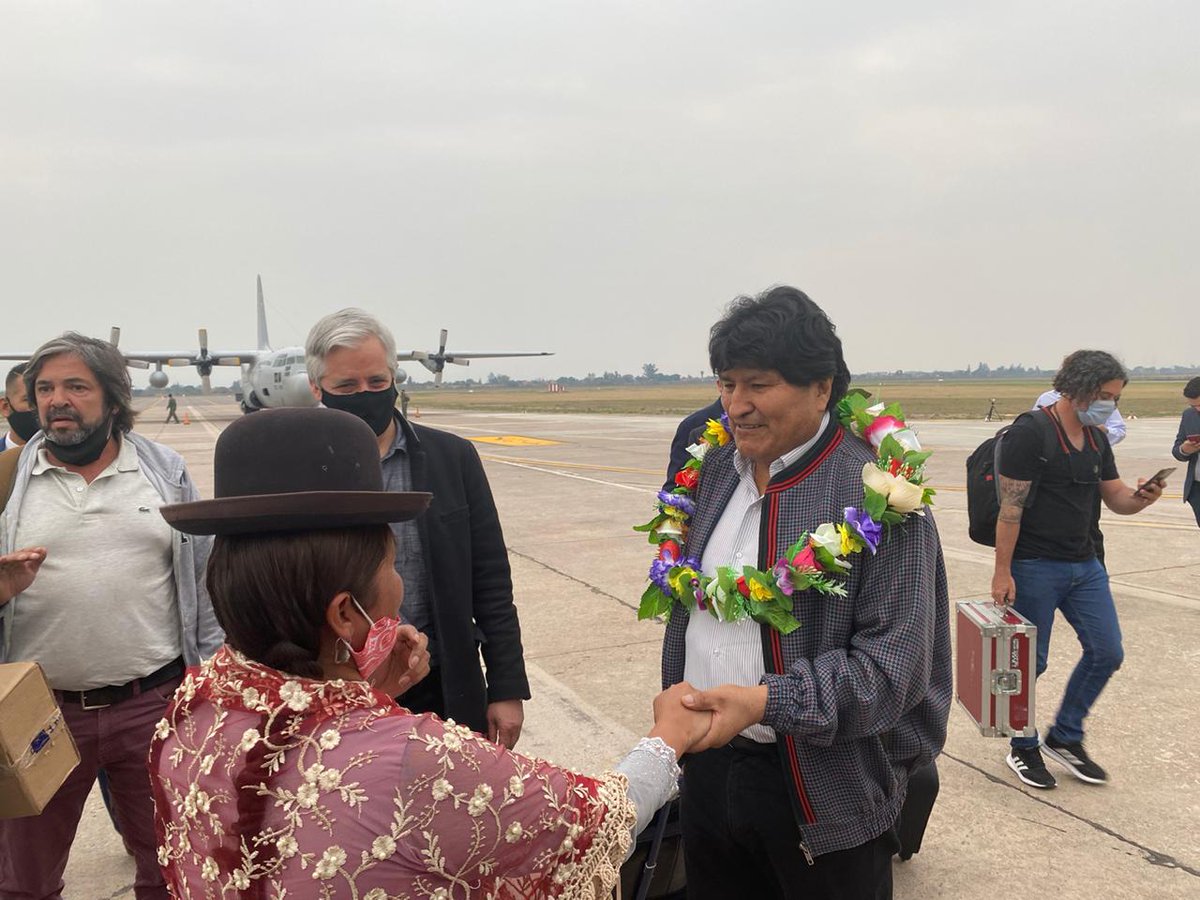 triunfo79's tweet photo. #Bolivia 
Recibe con mucha alegria al gran @evoespueblo 
después de 11 meses de estar lejos de su tierra y de su gente.
#BoliviaRecuperaSuDemocracia https://t.co/GDs4nPRP9j