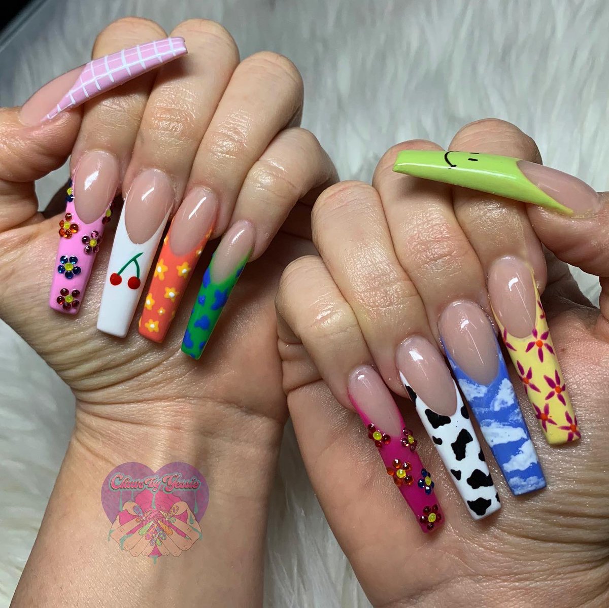 Okay but I’m obsessed with this set🥺💕🍒🌼☁️ @egohiatus #clawsbyyessie #handpaintednails