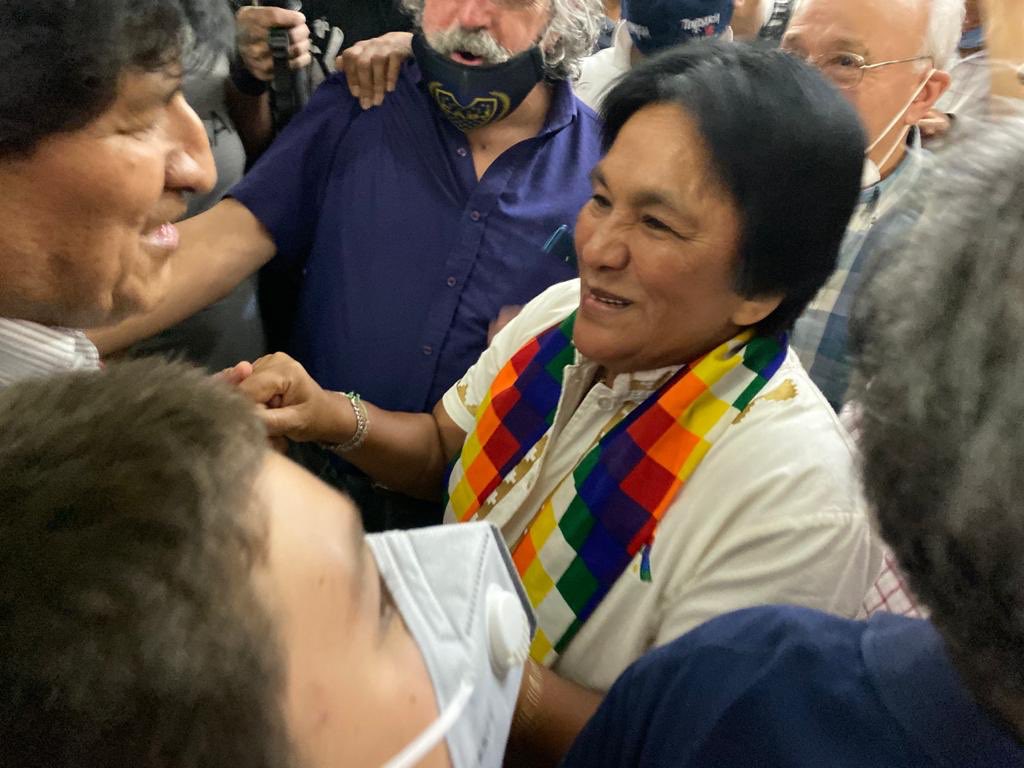 peponila's tweet photo. Hoy picanteada en lo de la pobre presa Milagro Sala. Tremenda juntada con picante. Y la distancia social? Y la detención? Y la cárcel? Tiene condena firme y privilegios VIP
En contra de eso, también marcho
#8NTodosALasCalles https://t.co/CucppXqZje