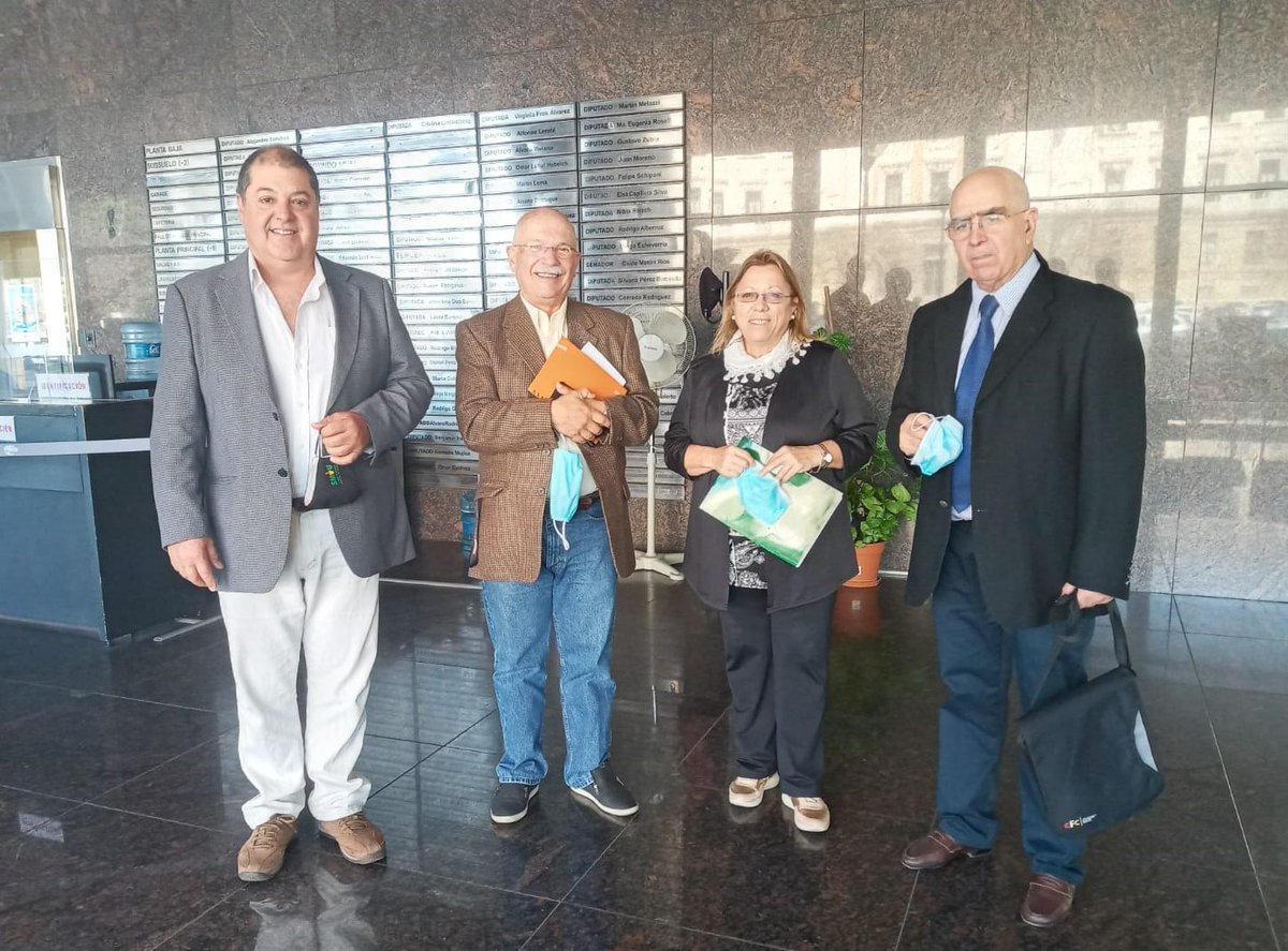 auduuruguay's tweet photo. Delegación de la Agrupación Universitaria del Uruguay presentó hoy propuestas de cambio a nivel del Fondo de Solidaridad ante la Comisión de Presupuesto del Senado. #fondodesolidaridad #audu https://t.co/vu1lmZyHV3