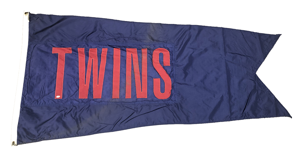 CubsAuthentics's tweet photo. New this season were AL Central team rooftop flags. To reflect the change in the @Cubs 2020 schedule, these flags flew alongside the NL Central team rooftop flags.
#FlagsofWrigleyFieldAuction #WrigleyFieldCollection #CubsCharities https://t.co/6xhMGfsCn6