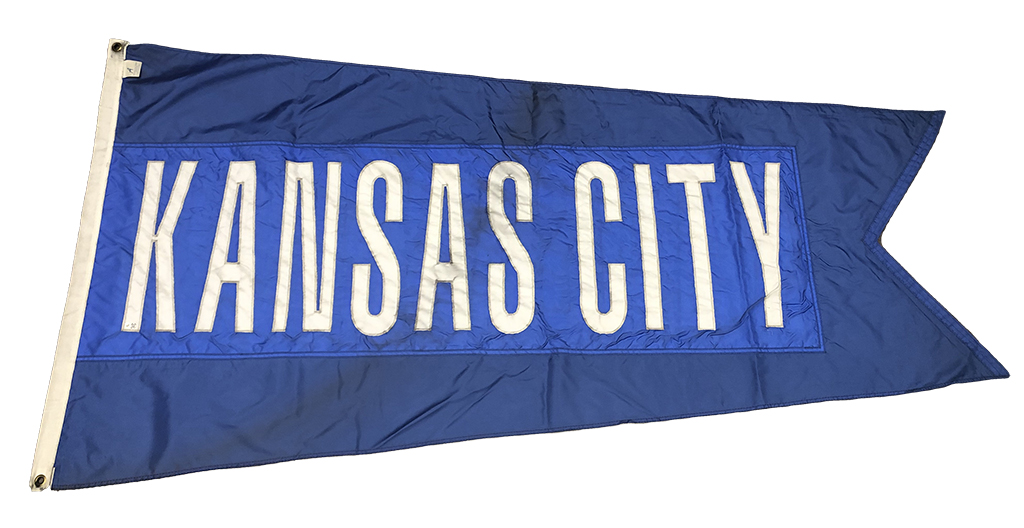 CubsAuthentics's tweet photo. New this season were AL Central team rooftop flags. To reflect the change in the @Cubs 2020 schedule, these flags flew alongside the NL Central team rooftop flags.
#FlagsofWrigleyFieldAuction #WrigleyFieldCollection #CubsCharities https://t.co/6xhMGfsCn6