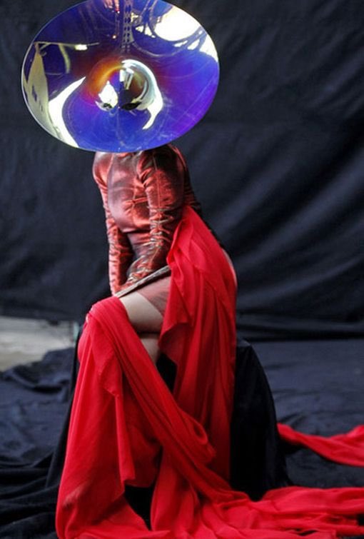 nicambition's tweet photo. the satellite disc hat era was iconic https://t.co/XMC8oXWjeP