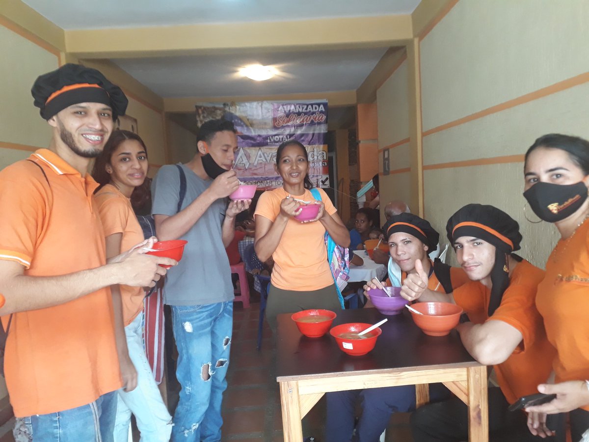 FannyR_Garcia's tweet photo. En #Maracay jornada hermosa de solidaridad. #AvanzandoPorVenezuela. Un equipo comprometido con los más vulnerables. https://t.co/wjwJy1bpbk