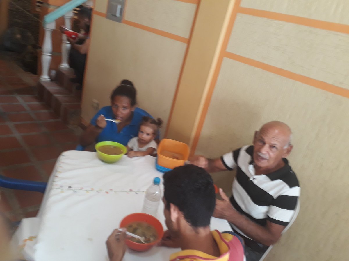 FannyR_Garcia's tweet photo. En #Maracay jornada hermosa de solidaridad. #AvanzandoPorVenezuela. Un equipo comprometido con los más vulnerables. https://t.co/wjwJy1bpbk