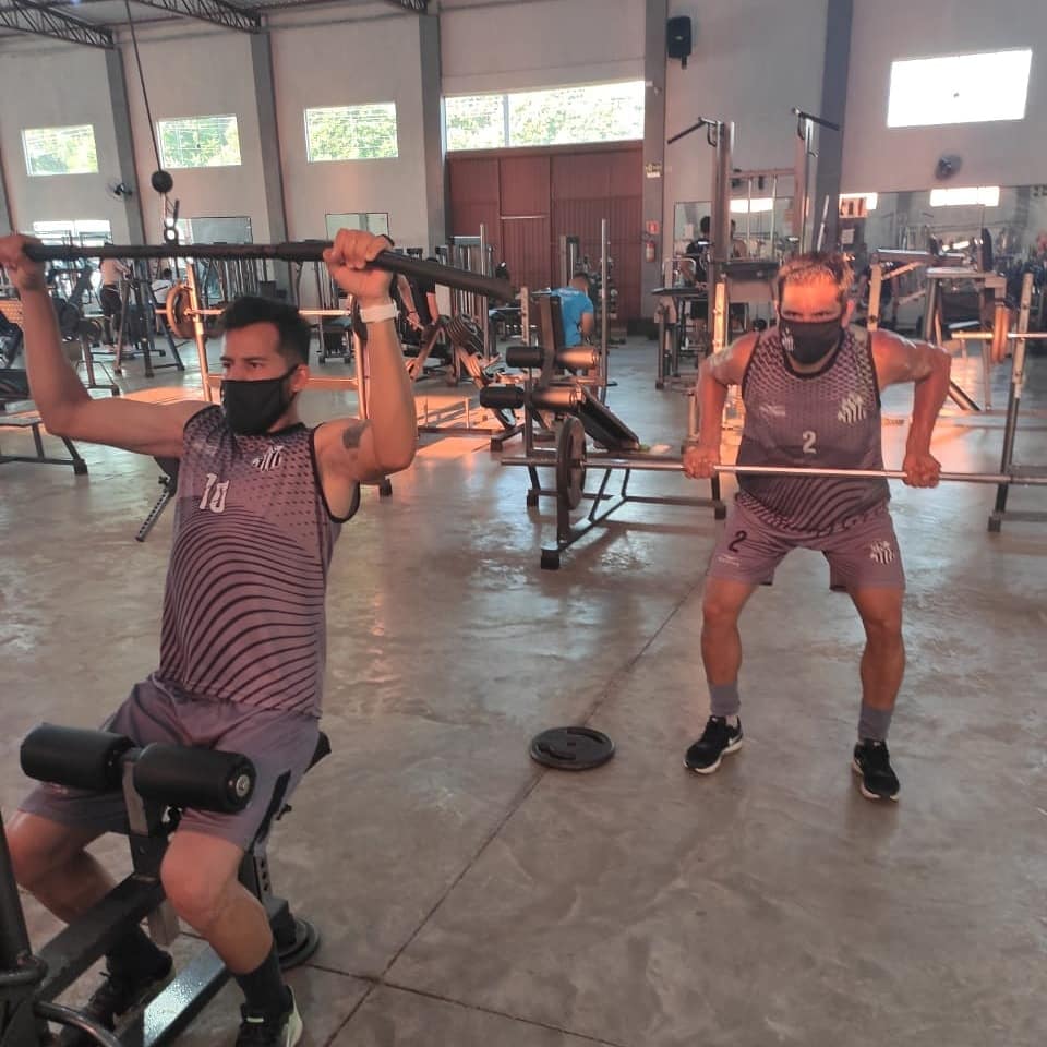 Operario1938's tweet photo. Domingo é dia de TRABALHO! 🏋️🐓🐓
O Operário NÃO PARA!!⚽

#operariofc #galo #operarioTV #SocioGalo #futebol #futebolms #campogrande #MsGas #greenplac #tauruspetroleo #checkin #hvm #performanceacademia #unilife #institutomoving #futebolms #matogrossodosul #maiordoMS https://t.co/GdFsSEYi33