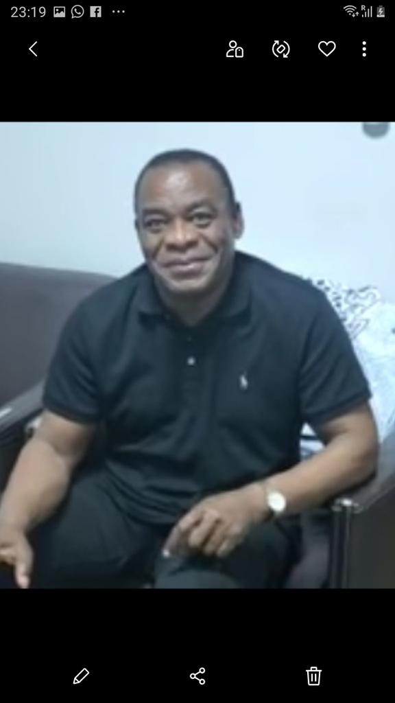 DimitriSabo's tweet image. Charles Blé Goudé 
“En prison, on me donnait des habits en me demandant de sourire, on me prenait en photo en faisant croire aux ivoiriens que j’allais bien.”

Le chien a-t-il changé sa manière de s’asseoir ? NON.